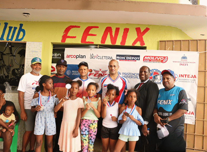 CLUB-FENIX-RECONCOCIMIENTO-A-PEDRO-JULIO-ABREU-COLUMNA
