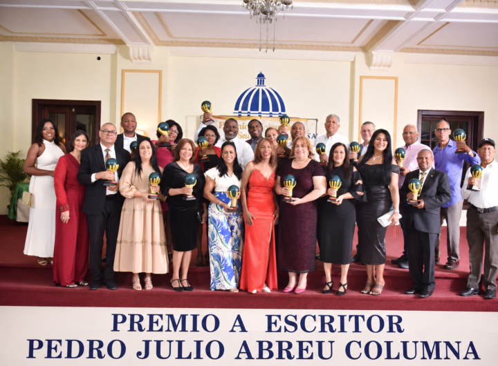 PREMIO A ESCRITOR PEDRO JULIO ABREU COLUMNA